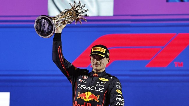 Max Verstappen tampil sebagai juara balap F1 GP Arab Saudi di Sirkuit Corniche, Jedah, Minggu (28/3) dini hari waktu Indonesia.
