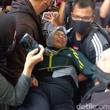 Korban Histeris Sampai Pingsan Sebut Anak Nia Daniaty Belum Bayar Kerugian