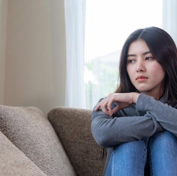 img-title Studi: Perempuan Lebih Sering Overthinking dari Pria