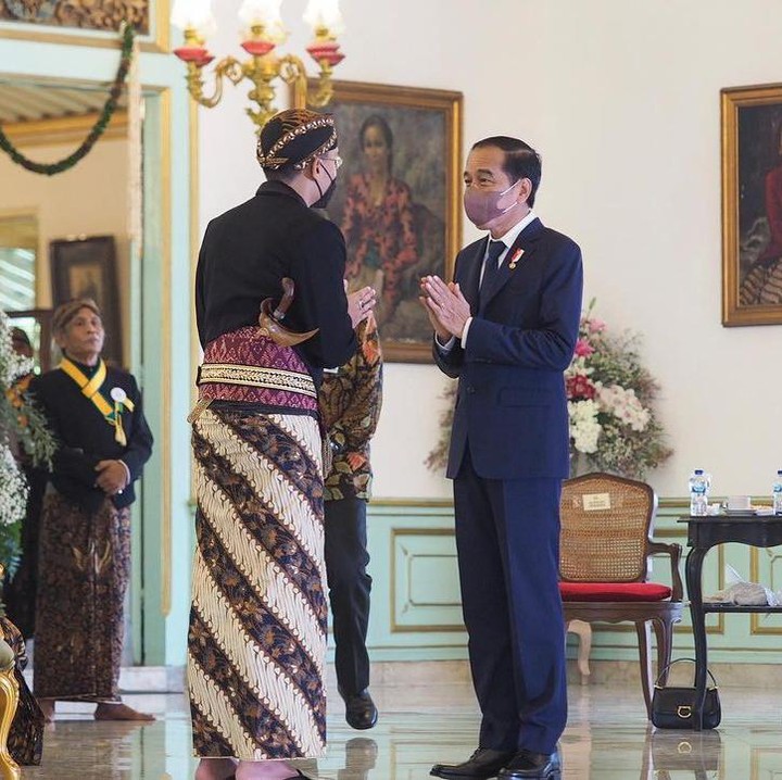 <p>Lahir pada 29 Maret 1997, Bhre merupakan lulusan Fakultas Hukum Universitas Indonesia (UI). Ia juga tergabung dalam Tim Mooting Vis FH UI berhasil mendapatkan gelar champion pada sesi final Pre-Moot Willem C. (Foto: Instagram: @puromangkunegara)</p>