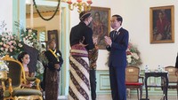 <p>Lahir pada 29 Maret 1997, Bhre merupakan lulusan Fakultas Hukum Universitas Indonesia (UI). Ia juga tergabung dalam Tim Mooting Vis FH UI berhasil mendapatkan gelar champion pada sesi final Pre-Moot Willem C. (Foto: Instagram: @puromangkunegara)</p>