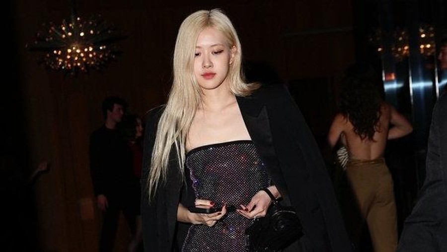 Rose BLACKPINK Bikin Heboh Cium Pipi Pria Gay, Siapa?