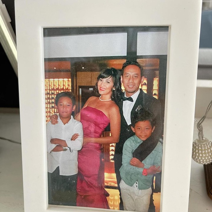 <p>Sophie Navita dan Pongki Barata telah membangun rumah tangga selama 19 tahun. Pasangan ini sudah dikaruniai dua orang putra bernama Rangga Namora Putra Barata dan Radya Tuaro Putra Barata. (Foto: Instagram @sophienavita)</p>