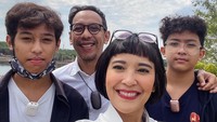 7 Potret Keluarga Sophie Navita & Pongki Sudah 19 Tahun Nikah, Kini Tinggal di Bali