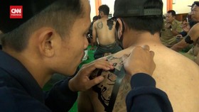 VIDEO: Ratusan Warga di Kudus Hapus Tato Jelang Ramadan