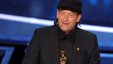 img-title Troy Kotsur Aktor Tunarungu yang Raih Piala Oscar 2022