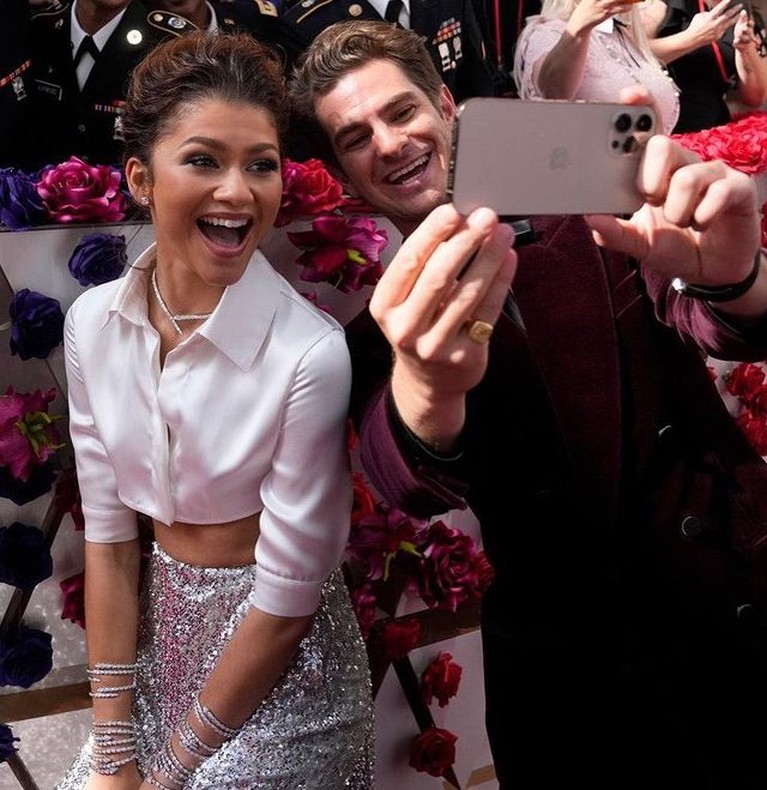 Zendaya dan Andrew Garfield Zendaya dan Andrew Garfield di Oscar 2022