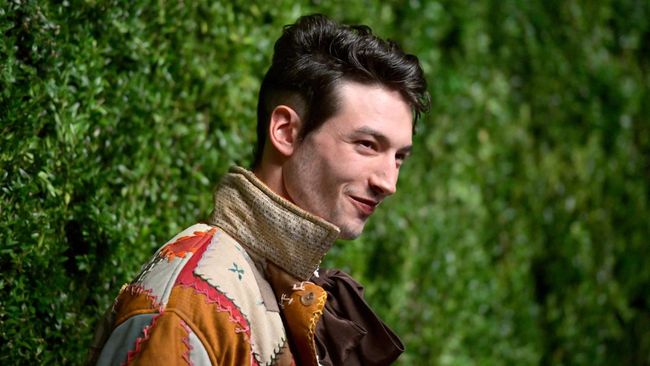 Bos DC Studio menjelaskan kondisi Ezra Miller saat ini usai alami masalah kesehatan mental dan peluangnya di masa depan setelah The Flash tayang Juni 2023.