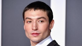 Banyak Skandal, Ezra Miller Terancam Didepak dari Proyek Film DC