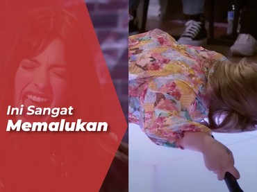 Gagal Tebak Lagu Sendiri, Kelly Clarkson Dibuat Malu Anne Hathaway