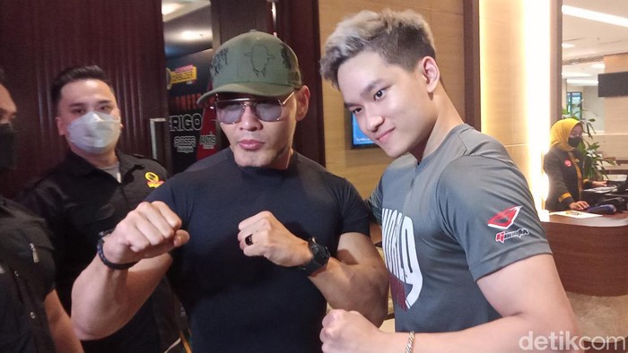 Azka Corbuzier vs Vicky Prasetyo