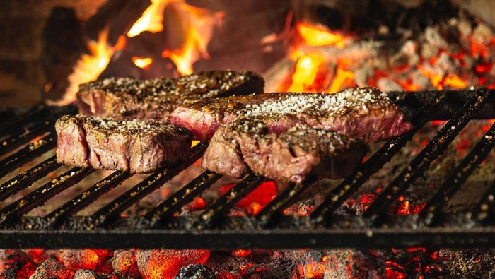 Bahaya Terlalu Banyak Memakan Makanan di Bakar, Beneran Bisa Kanker sampai Obesitas?
