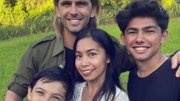 PERNIKAHAN CHANEE DAN PRADA