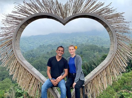 Kisah Bule Rumania Dinikahi Pria RI, Tak Ada Mahar & Amplop Tamu Minimal Rp2 Juta