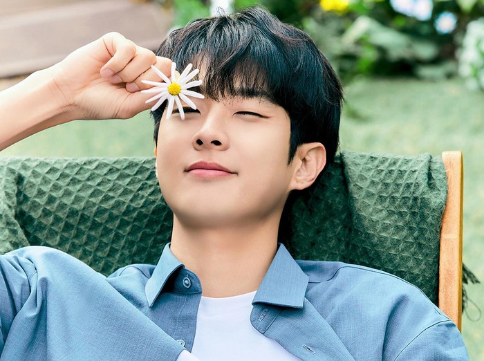Dikenal lewat perannya dalam drama Our Beloved Summer, Choi Woo Shik dulunya pernah berada di agensi JYP Entertainment