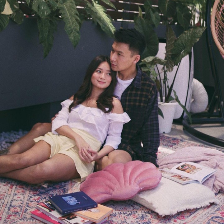 <p>Setelah hampir 5 tahun menanti, Fendy Chow dan istri kerap tampil mesra dan tak pernah diterpa isu miring. Hingga akhirnya di awal tahun ini, keduanya diberikan hadiah kehamilan anak pertama. (Foto: Instagram @fendychow)</p>