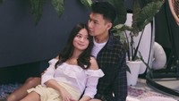 <p>Setelah hampir 5 tahun menanti, Fendy Chow dan istri kerap tampil mesra dan tak pernah diterpa isu miring. Hingga akhirnya di awal tahun ini, keduanya diberikan hadiah kehamilan anak pertama. (Foto: Instagram @fendychow)</p>