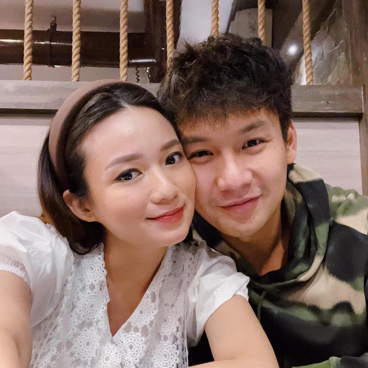 <p>Kabar bahagia datang dari aktor Fandy Chow. Pria 33 tahun ini baru saja mengumumkan kabar kehamilan istrinya, Stella Cornelia. (Foto: Instagram @fendychow)</p>