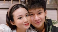 <p>Kabar bahagia datang dari aktor Fandy Chow. Pria 33 tahun ini baru saja mengumumkan kabar kehamilan istrinya, Stella Cornelia. (Foto: Instagram @fendychow)</p>