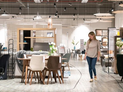Belanja Furnitur di Transmart Full Day Sale Hari Ini, Set Meja Makan cuma Rp1 Jutaan Bun