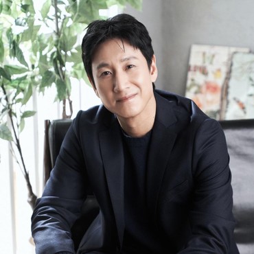 Lebih Dekat dengan Lee Sun Kyun, Pengalaman Raih Oscar hingga Cerita Film Baru