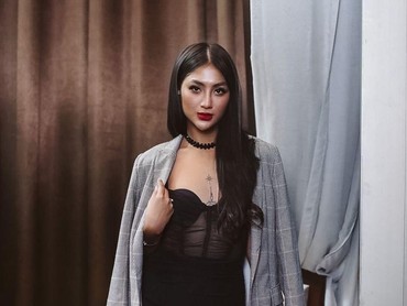 img-title Astaga, Momo Moriska Pamer Pernah Lakukan FWB dengan 5 Pria Sekaligus