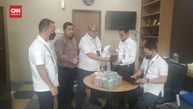 VIDEO: Reza Arap Kembalikan Uang 950 Juta Hadiah dari Doni Salmanan