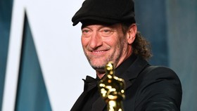 Profil Troy Kotsur, Aktor Pria Tuli Pertama Pemenang Oscar