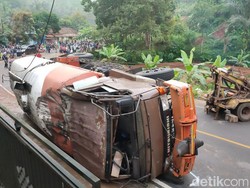 Truk Pengangkut Migor Terguling, Polisi: Penyebab Masih Diselidiki