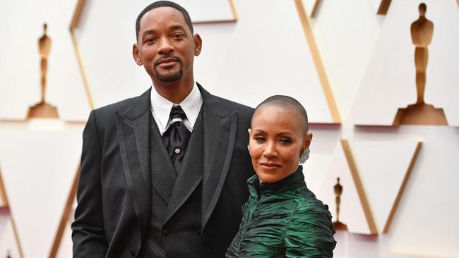 Jada Pinkett Smith tampil perdana di hadapan publik pada akhir pekan lalu setelah Will Smith dihukum dilarang menghadiri Oscar. 