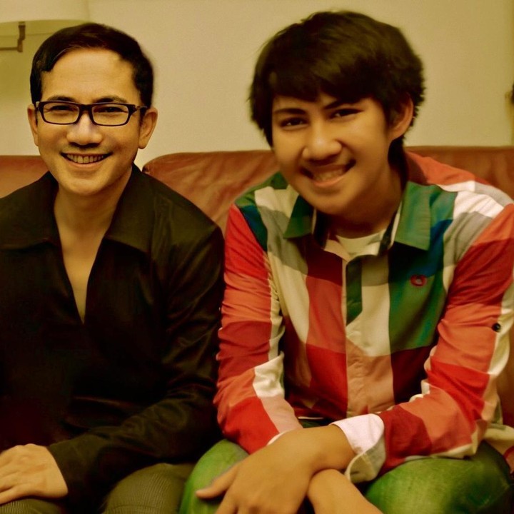 <p>Ternyata, hubungan Yana Julio dan Diaz amat erat lho, Bunda. (Foto: Instagram @yanajulio60)<br /><br /><br /></p>