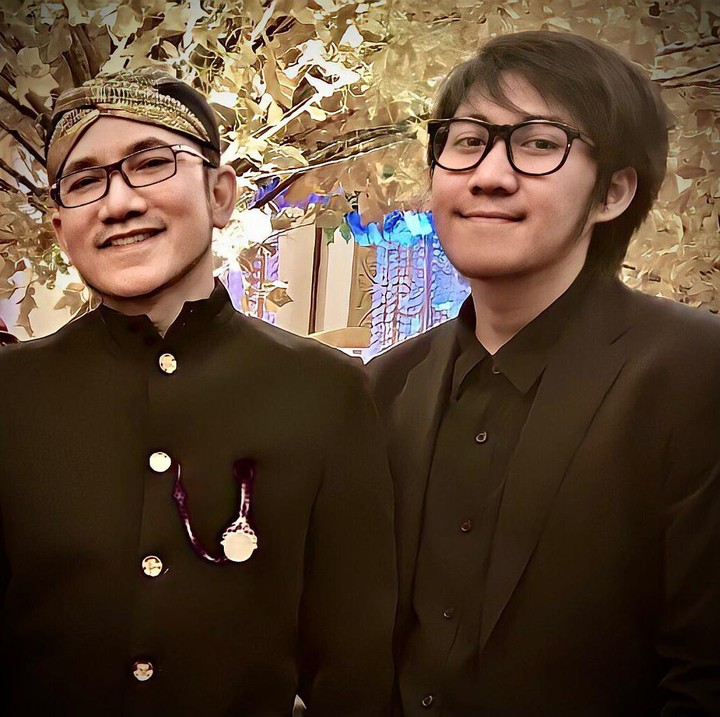 <p>Belum lama ini Diaz lulus S1. Dalam unggahan yang dibagikan, Yana Julio menceritakan bagaimana keluarganya merayakan momen bahagia Diaz tersebut. (Foto: Instagram @yanajulio60)<br /><br /><br /></p>
