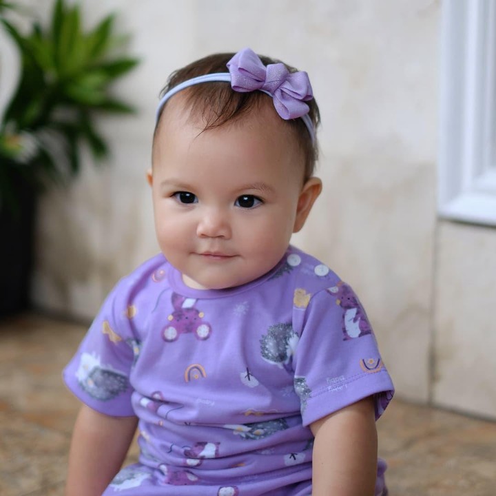 <p>Perkembangan Blair termasuk cepat lho. Sebelum berusia setahun, bayi imut ini sudah bisa berjalan. (Foto: Instagram @randpunk/ @cfrank3030)</p>
