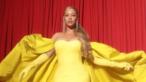 Tampil di Oscar 2022, Beyonce Kenakan Dua Gaun Berbeda dan Perhiasan yang Bikin Salfok