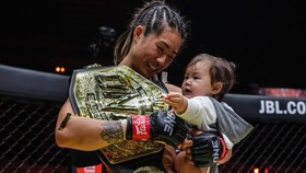 Pertahankan Sabuk di Puncak ONE X, Angela Lee Bertarung Demi Buah Hati