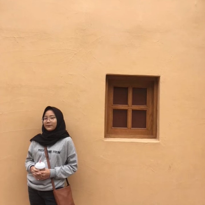 <p>Gadis yang akrab disapa Zara itu lulus seleksi SNMPTN dengan prestasi akademik yang dia raih selama menimba ilmu di bangku SMA. Selama beberapa tahun ke depan, Zara akan menjalani pendidikan di bidang Arsitektur, Perencanaan, dan Pengembangan Kebijakan. (Foto: Instagram @ridwankamil)<br /><br /><br /></p>
