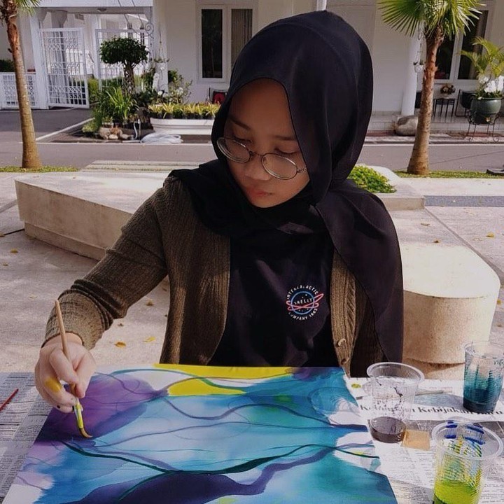 <p>Gubernur Jawa Barat Ridwan Kamil datang membawa kabar bahagia. Sang putri, Camillia Laetitia Azzahra lulus seleksi masuk SNMPTN di Institut Teknologi Bandung (ITB), Bunda. (Foto: Instagram @camilliazr)<br /><br /><br /></p>