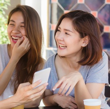 5 Alasan Kenapa Orang Introvert Banyak Diam saat Nongkrong