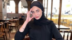 img-title 7 Potret Danisa Khairiyah Eks Istri Tengku Tezi Kini Makin Syari Jadi Sorotan