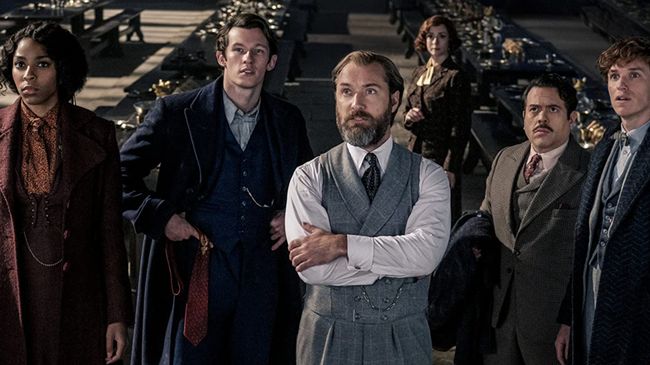 Fantastic Beasts 3: The Secrets of Dumbledore tayang 13 April di bioskop Indonesia. Film itu bakal membawa fan kembali ke Hogwarts.