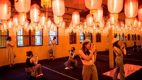 FOTO: Memberikan Cahaya pada Kota Tua Bangkok