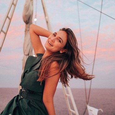 Luna Maya Punya Teman Misterius, Inisial PC Jadi Sorotan