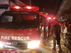 Ruko Pakan Ternak di Pasar Mayong Jepara Kebakaran