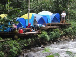Kemah dengan Udara Sejuk di Kebon Pitu, Cocok Buat Liburan Sebelum Puasa