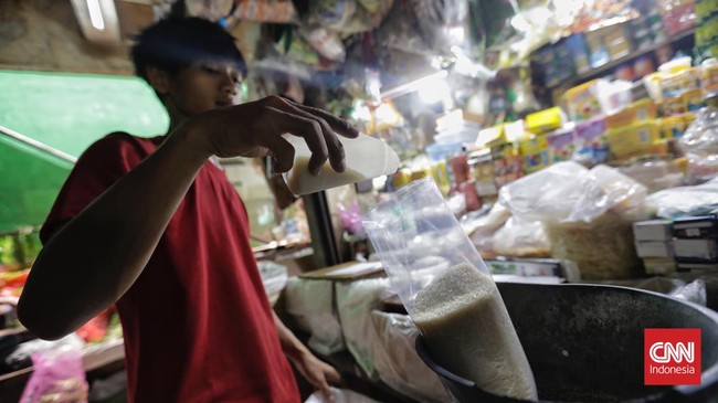 Rata-rata harga gula pasir di Jakarta naik Rp82 menjadi Rp14.795 per (kg) pada Selasa (13/6) ini, bahkan di Pasar Pluit harganya tembus Rp16 ribu per kg.