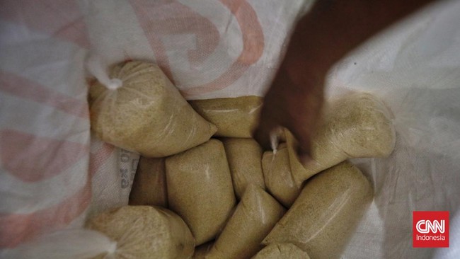 Harga gula di sejumlah pasar tradisional Sulawesi Selatan naik hingga menyentuh Rp15 ribu per kg imbas petani gagal panen selama musim kemarau.
