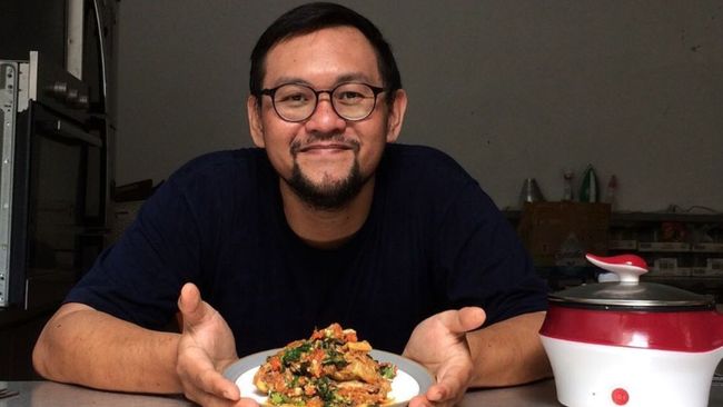 Juara MasterChef Indonesia season 1, Lucky Andreono meninggal dunia pada Selasa (29/3) malam.