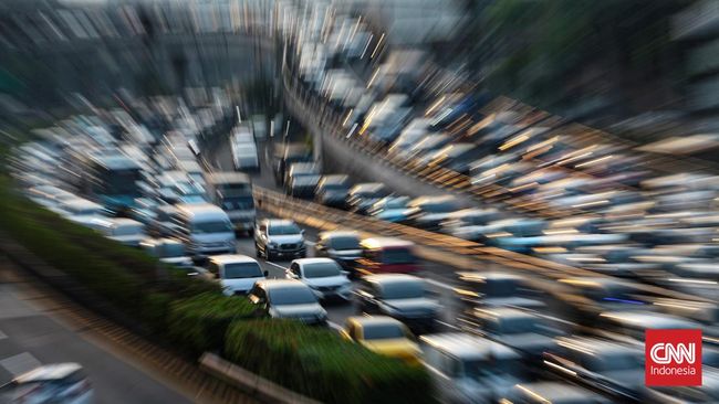 Ditlantas Polda Metro Jaya menyatakan kemacetan terjadi akibat 22 juta kendaraan melintasi Jabodetabek per hari terutama di jam sibuk.