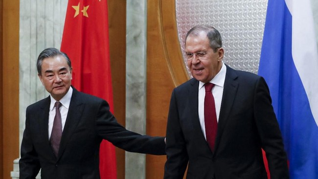 Menlu Rusia, Sergei Lavrov, melontarkan puja-puji ketika berkunjung ke China. Lavrov mengatakan, China dan Rusia merupakan bagian dari tatanan dunia yang adil.