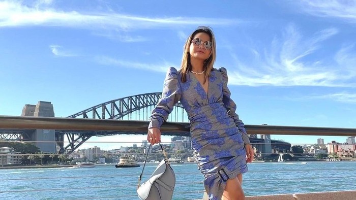 Menolak Tua! Inilah Gaya Modis Acha Septriasa Saat di Australia